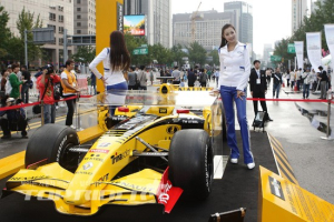 르노 F1팀 시티 데모 런 현장