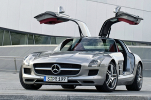 [자동차는 영화를 타고] (18) 트랜스포머3 - 벤츠 SLS AMG