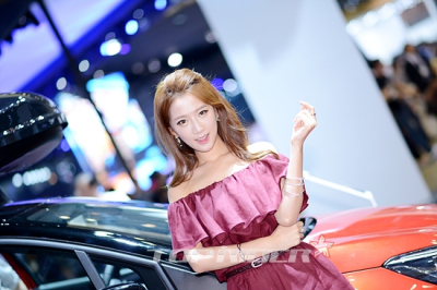 레이싱 모델 한세린, 귀여움 넘치는 애교