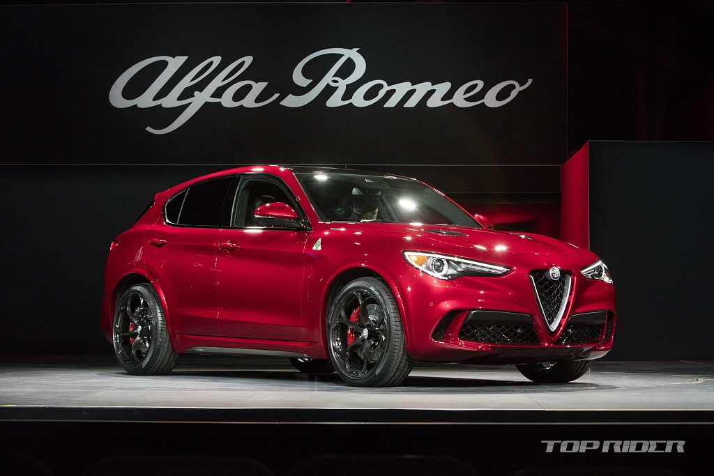 알파로메오, '스텔비오' 공개..'카이엔 보다 빠르다'