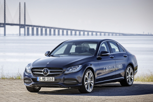 벤츠 C350e 국내 출시, 충전 가능한 PHEV 세단