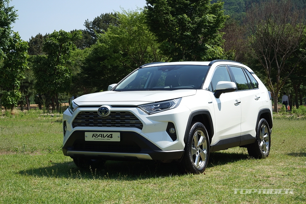 [시승기] 라브4 하이브리드, 2열이 안락한 SUV
