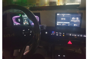기아 K8 기본 디스플레이 공개, 파노라믹 디스플레이 선택은 필수?