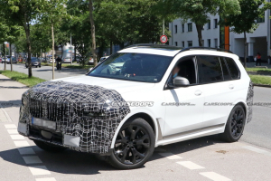 BMW X7 부분변경 포착, 키드니 그릴과 헤드램프 모두 파격적