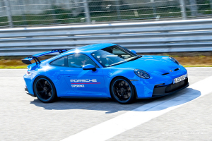 [시승기] 포르쉐 911 GT3, 구조적인 전륜 불안감까지 없어졌다