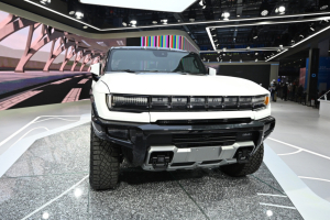 GMC 허머 EV 픽업트럭 실물은 이런 모습, 1000마력·563km 주행