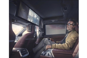 BMW 7시리즈 풀체인지 VIP 자리 공개, 천장에 31.3인치 스크린 적용