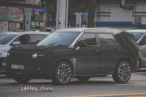 쌍용차 J100은 이런 모습, 스타일리쉬한 정통 SUV