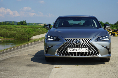 [시승기] 렉서스 ES300h 2026년형, 한국에서 10만대 팔린 이유