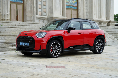 [시승기] 미니 JCW 에이스맨, 코너링이 재밌는 전기차